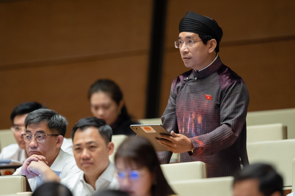 ĐBQH Nguyễn Văn Cảnh đề xuất cho phép đại biểu nam mặc áo dài ngũ thân tại các phiên họp